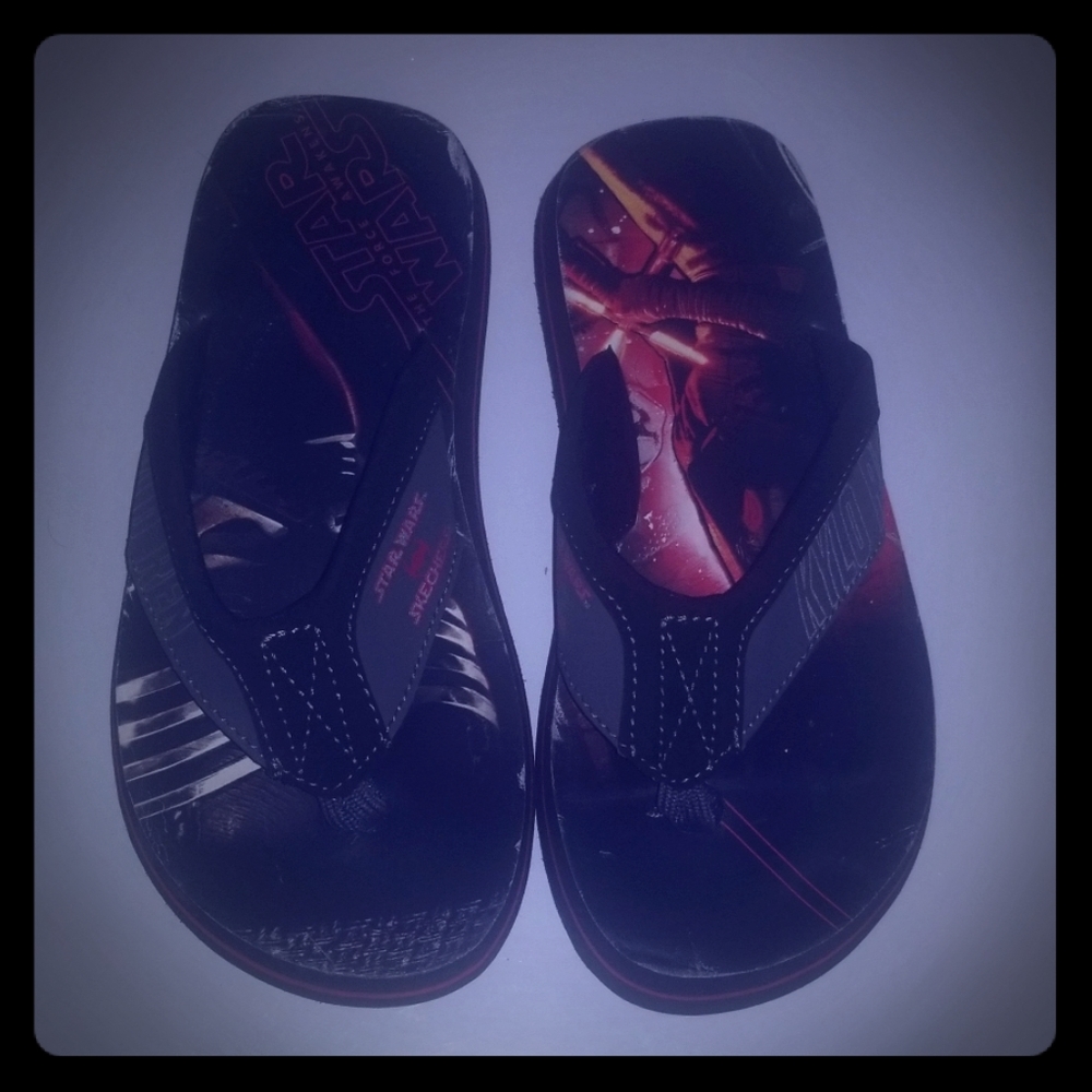 NWOT SKECHERS Star Wars Boys Flip Flops